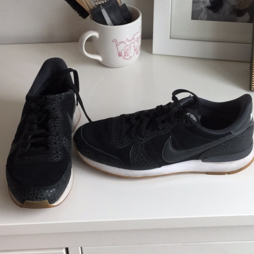 Nike Internationalist Sneakers